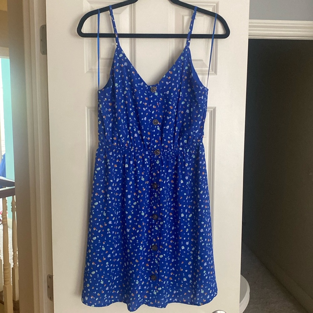 Button front, tie back size M dress